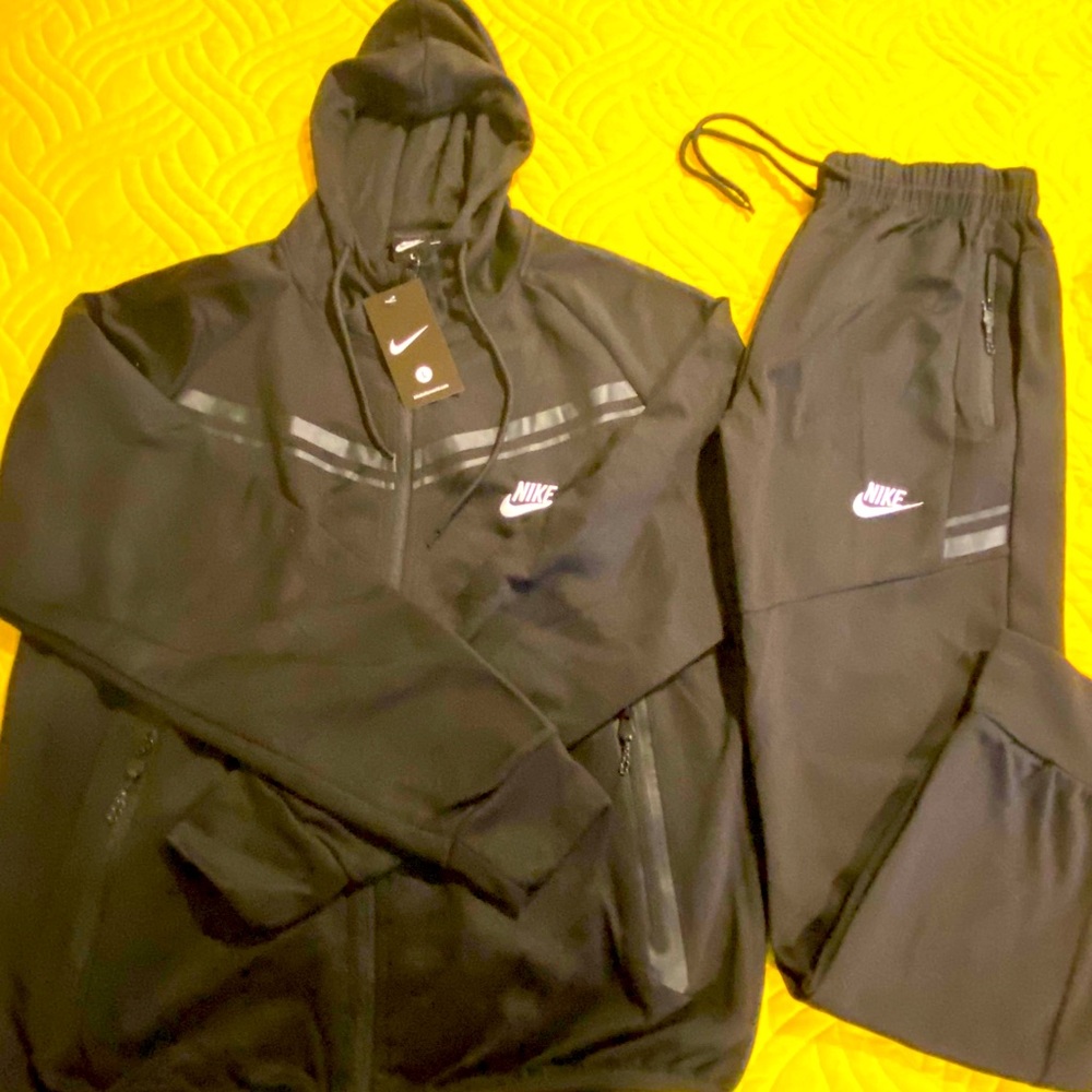 Mens nike tech